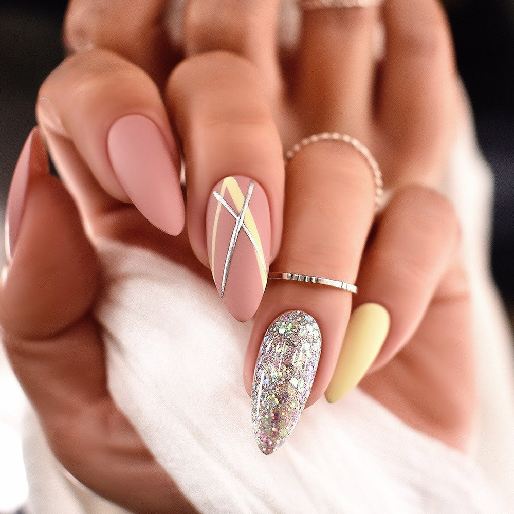 Gellak-Pastel-Yellow-Y2-4.-Easy-Nails